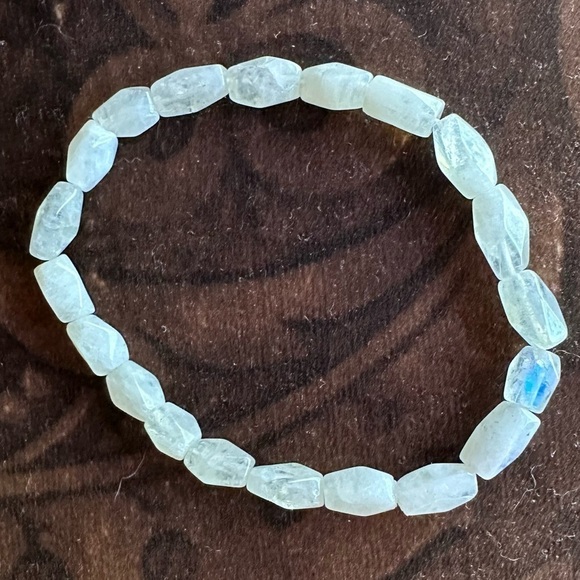 Rainbow moonstone stretch bracelet handmade white - Picture 4 of 8